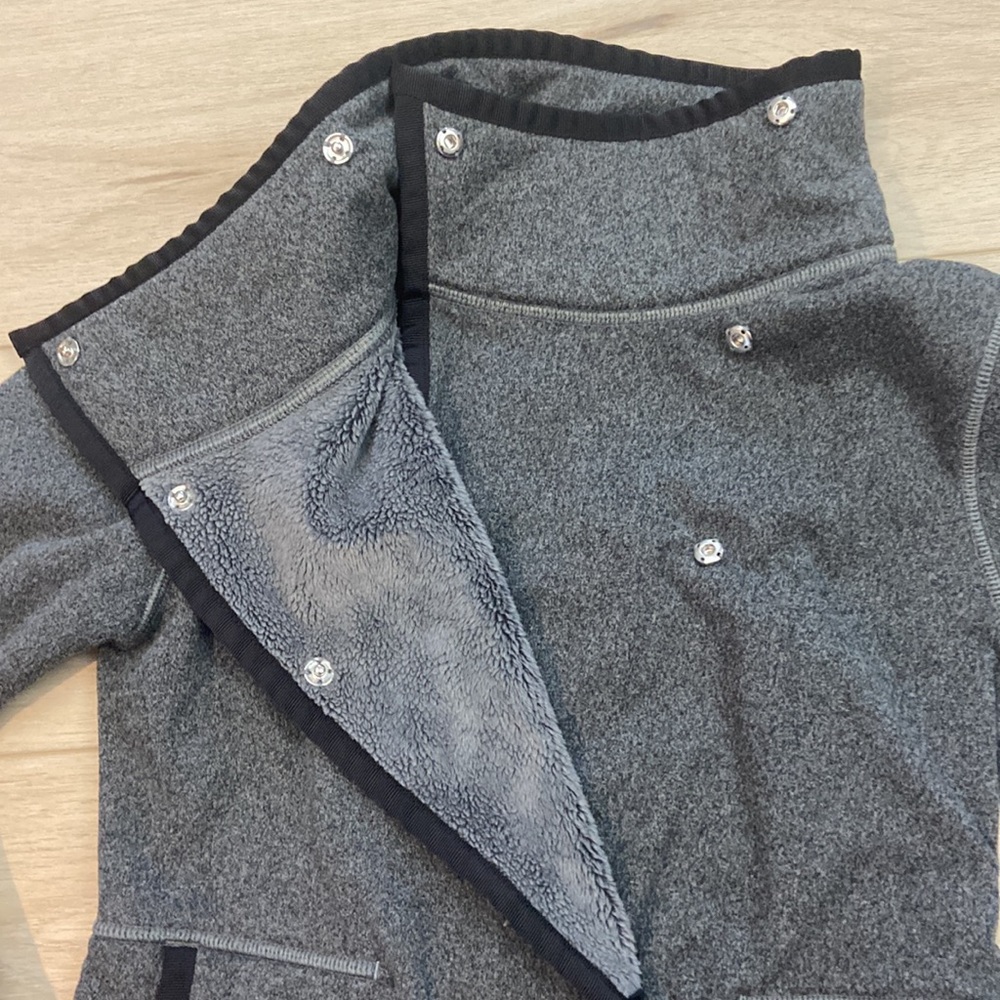 Ivivva by Lululemon fleece wrap mock neck grey girls size 12 sweater jacket - Picture 3 of 7
